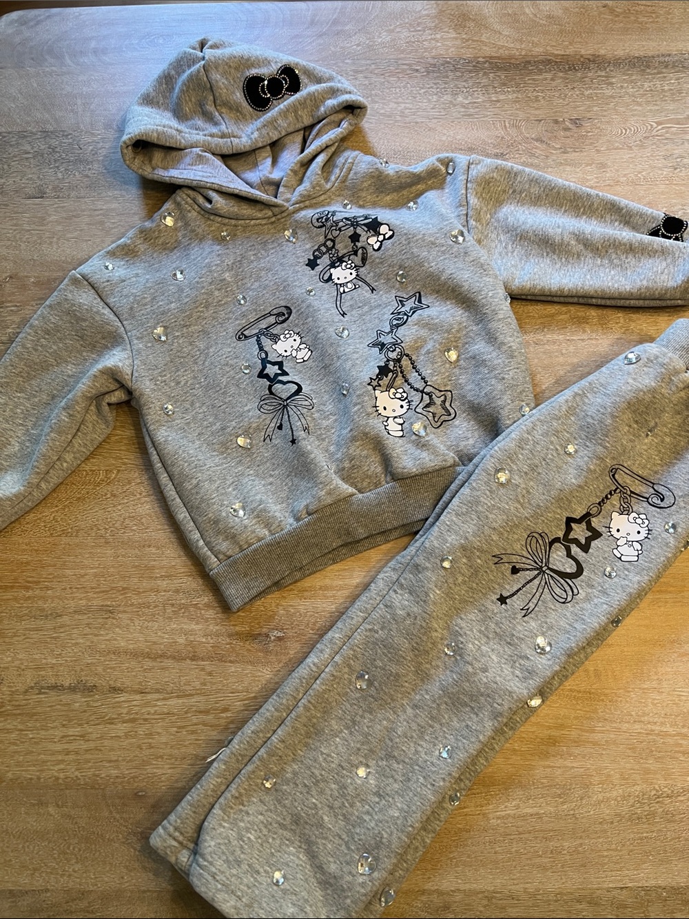 Lola and the boys x Hello Kitty sweatsuit size 4 VGUC